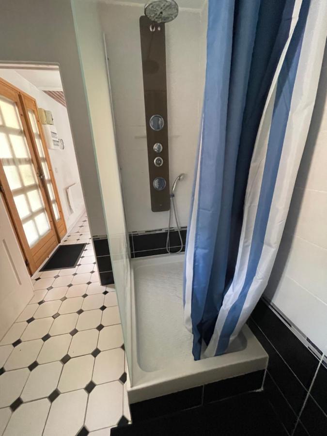 Agreable Appartement Dans Une Maison Saint-Denis  Exterior photo