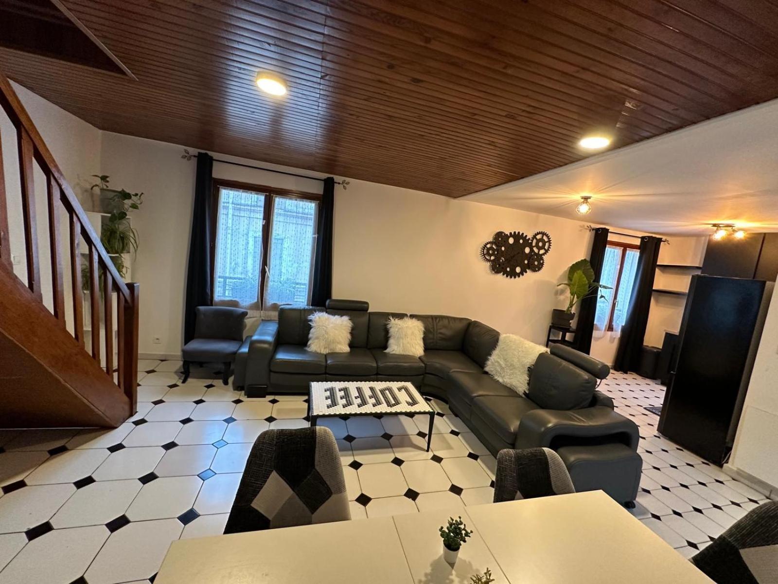 Agreable Appartement Dans Une Maison Saint-Denis  Exterior photo