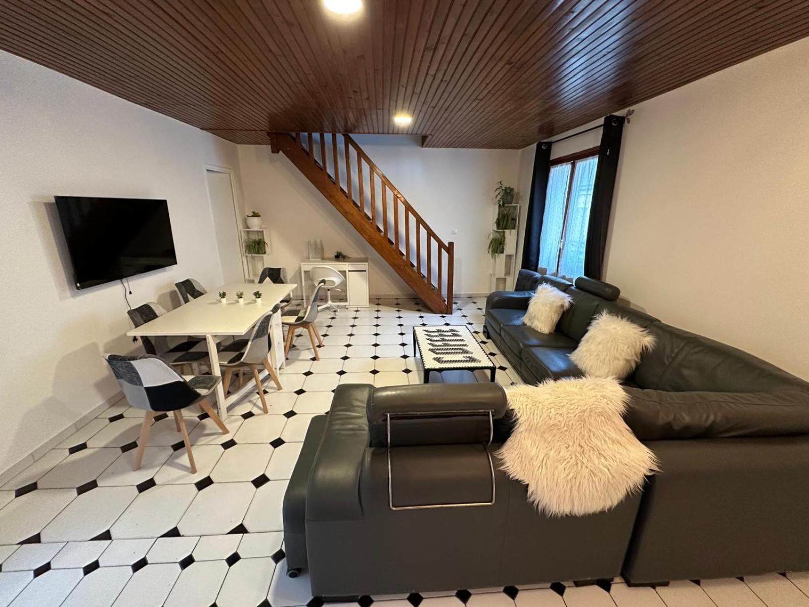 Agreable Appartement Dans Une Maison Saint-Denis  Exterior photo