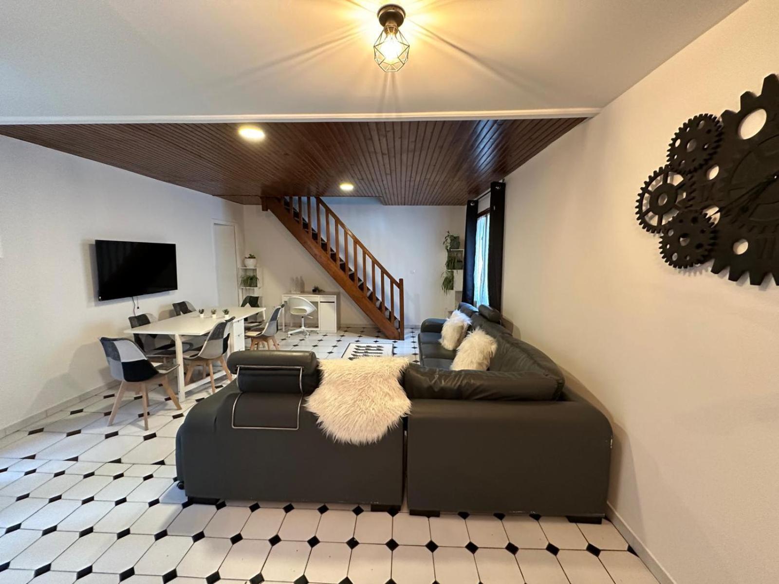 Agreable Appartement Dans Une Maison Saint-Denis  Exterior photo